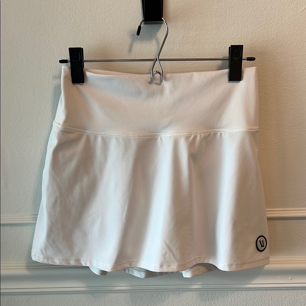 Vuori Volley Skirt size Small White Tennis built-in shorts